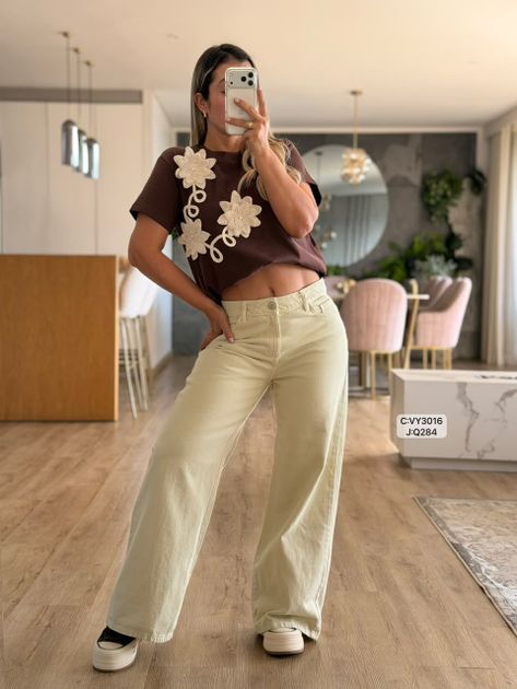 CAMISETA FRIA REGULAR MANUALIDAD 3 FLORES CON TRENZA VY3016 en Beige — foto 5