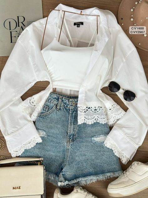 CAMISERA MANGA LARGA ENCAJE EN PUÑO Y PARTE INFERIOR VY2967 en AMARILLO — foto 3