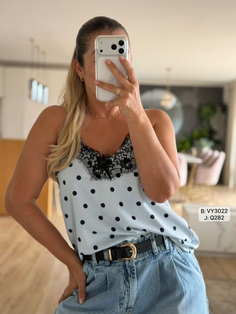 BLUSA TIRAS LUNARES Y BLONDA CUELLO VY3022 en Azul claro — foto 4
