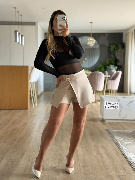 FALDA SHORT CON HERRAJE ADELANTE VY2937 en Azul claro — foto 4