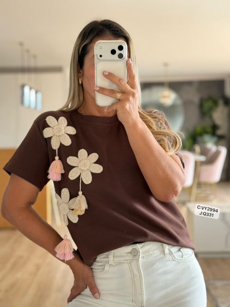 CAMISETA FLORES Y BORLAS VY2994 en Beige — foto 3