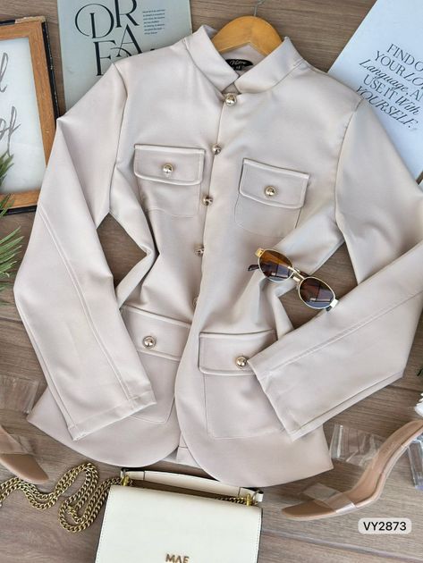 CHAQUETA BOLSILLOS Y BOTON HONGO VY2873 en Azul claro — foto 3