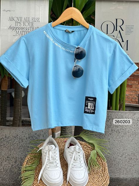 BLUSA CORTA APLIQUE ORIGINAL 260203 en Azul claro — foto 3