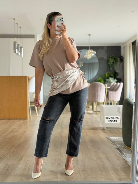 JEAN MOM FIT GRIS ABERTURA RODILLA Q343