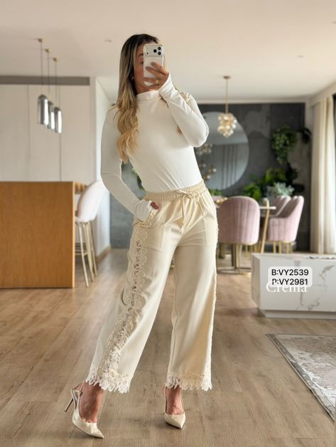 PANTALON ENCAJE LATERAL VY2981 en Beige — foto 3